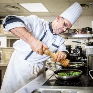 Image représentant un membre de l'équipe du Casa Leya, le chef de cuisine Dominique